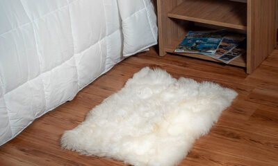 Bajada de cama Chica de cuero de oveja blanca. BAJ 03