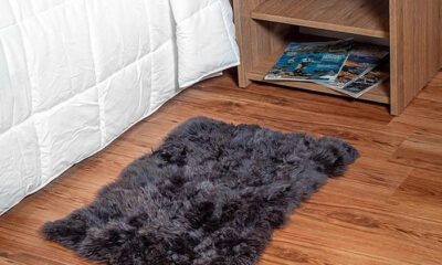 Bajada de cama Chica de cuero de oveja gris . BAJ 04