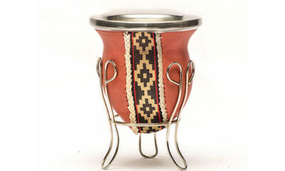 Mate de "Calabaza con Pié", cuero o pelo. MAT 03